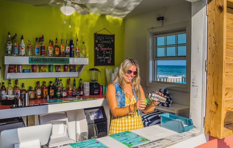 酒店 The Islander Inn