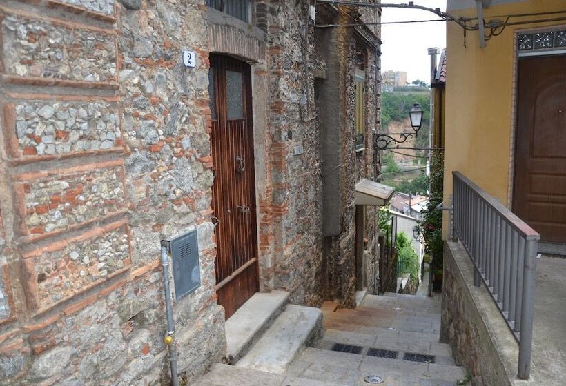 ベッドアンドブレックファースト La Roccia