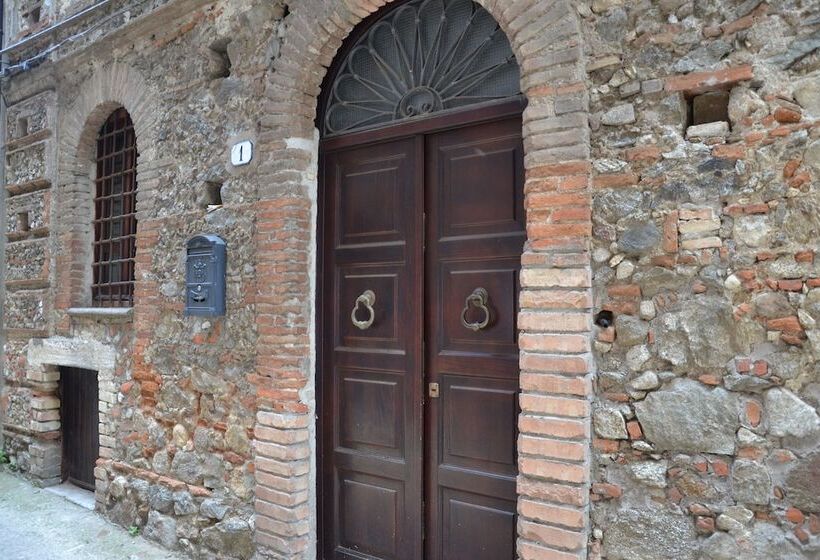 ベッドアンドブレックファースト La Roccia