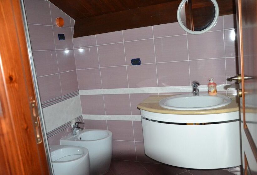 ベッドアンドブレックファースト La Roccia