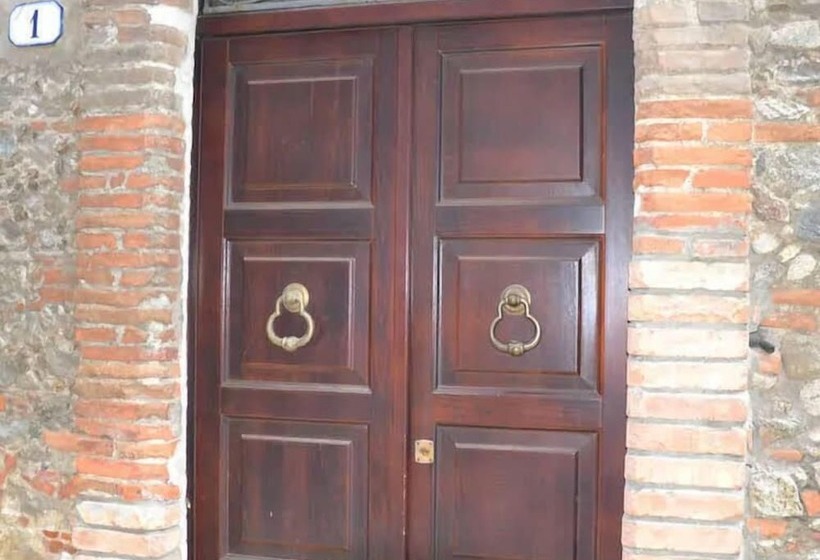 ベッドアンドブレックファースト La Roccia