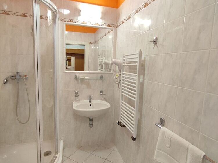 בית מלון כפרי 28