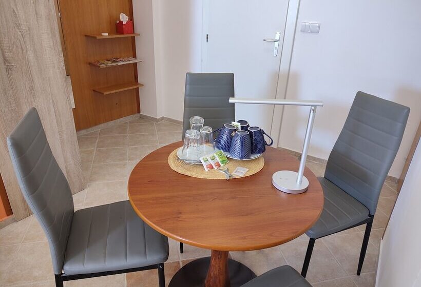 בית מלון כפרי 28