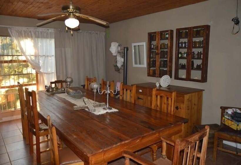 ホテル Ladybrand Khaya Farm Lodge