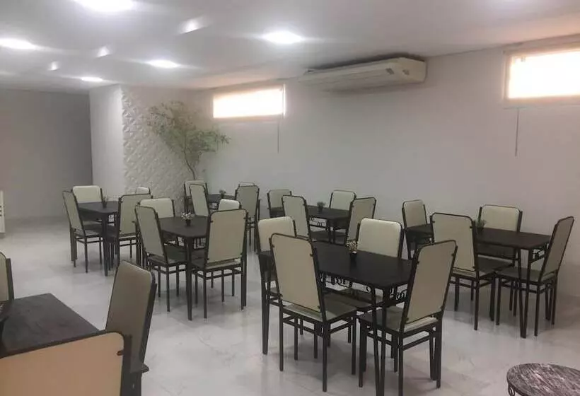 Hotelli Marini Palace