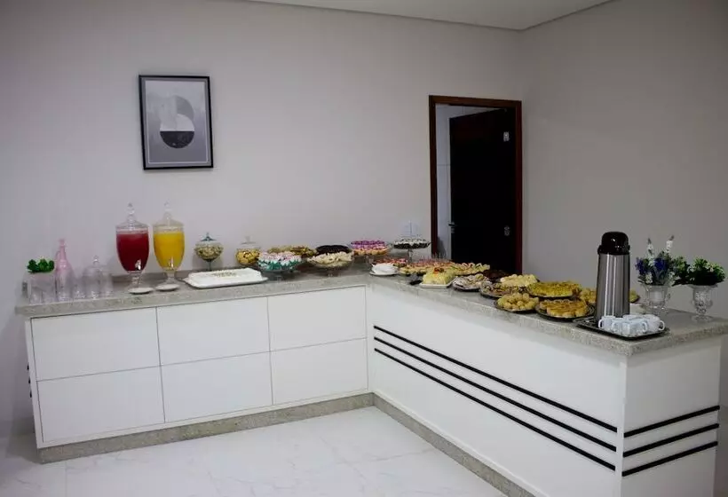 Hotelli Marini Palace