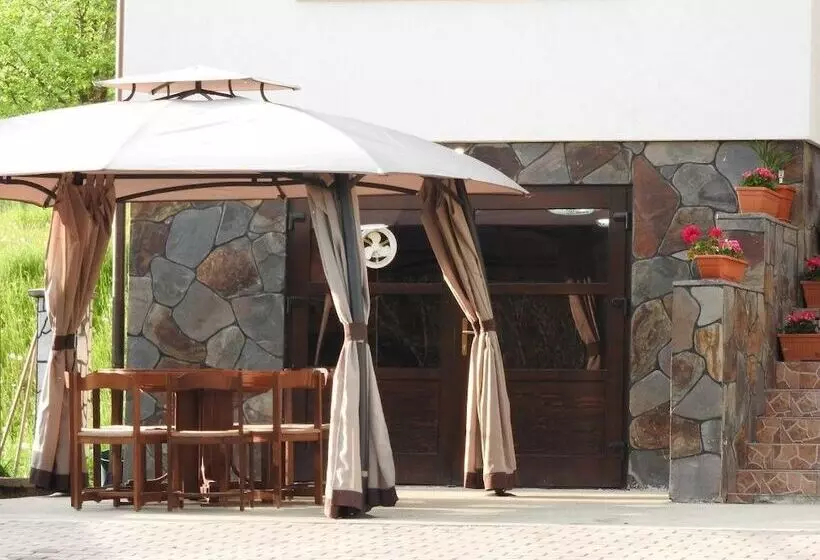 田舎風ホテル Pensiunea Simi