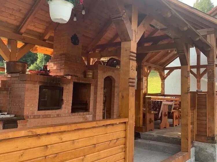 田舎風ホテル Pensiunea Simi