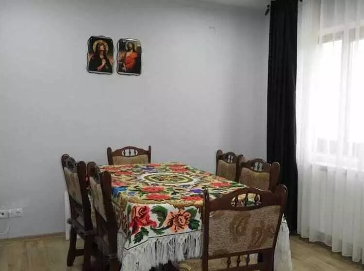 田舎風ホテル Pensiunea Simi