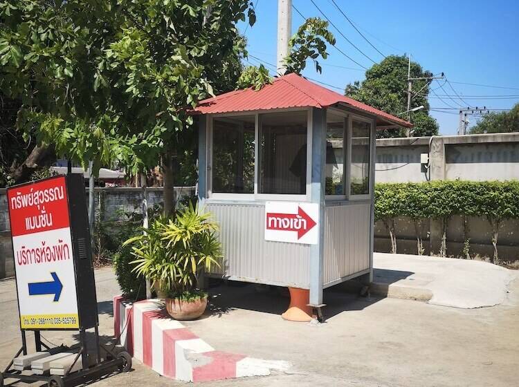 בית מלון כפרי Sab Suwarn Mansion