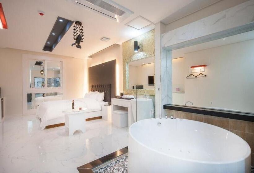 בית מלון כפרי Samho