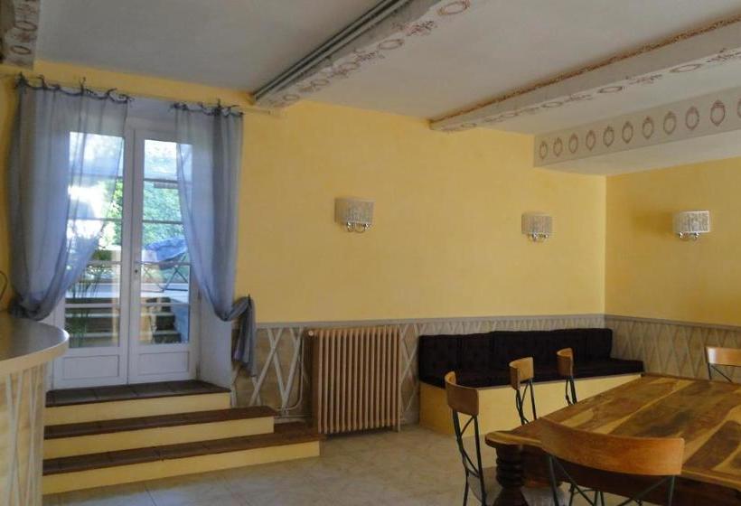 펜션 Chambres Et Table D Hôtes La Billebaude