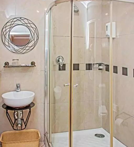 Majatalo Villa Le View Guesthouse