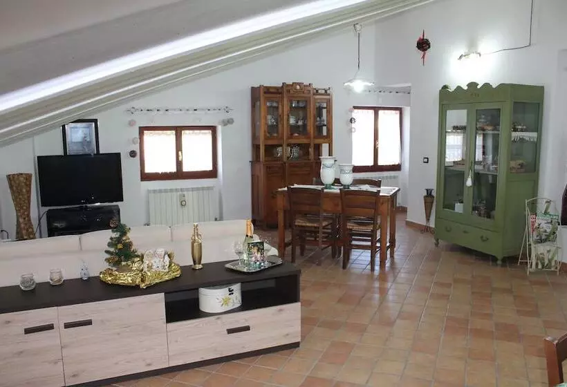 Aamiaismajoitus (B&B) Mansarda Viti