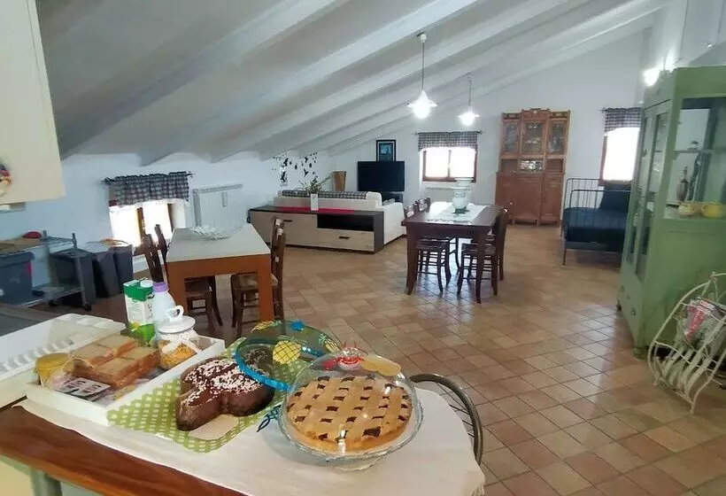 Aamiaismajoitus (B&B) Mansarda Viti