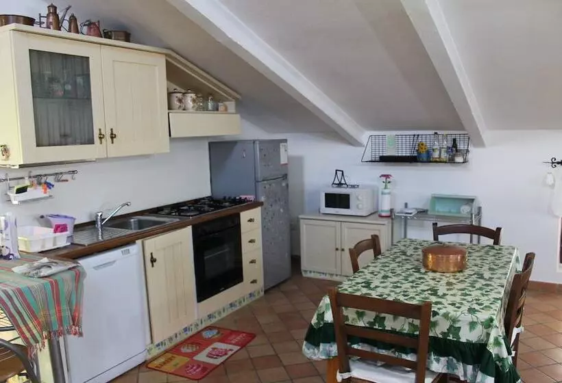 Aamiaismajoitus (B&B) Mansarda Viti