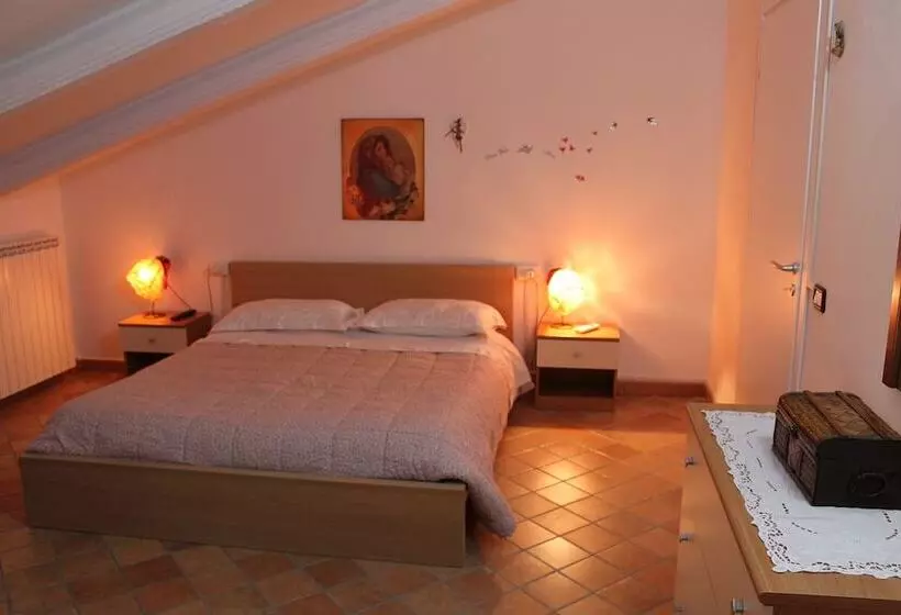 Aamiaismajoitus (B&B) Mansarda Viti