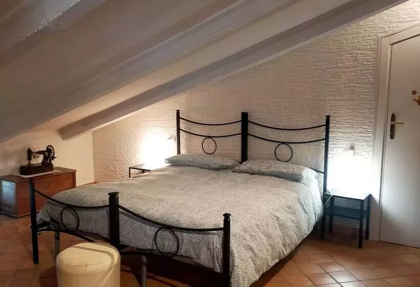 Aamiaismajoitus (B&B) Mansarda Viti