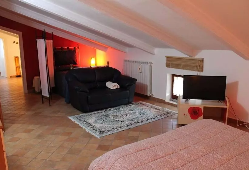 Aamiaismajoitus (B&B) Mansarda Viti