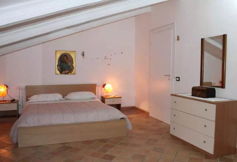 Aamiaismajoitus (B&B) Mansarda Viti