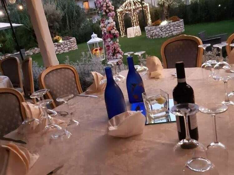 簡易ホテル Albergo La Perla Della Valle