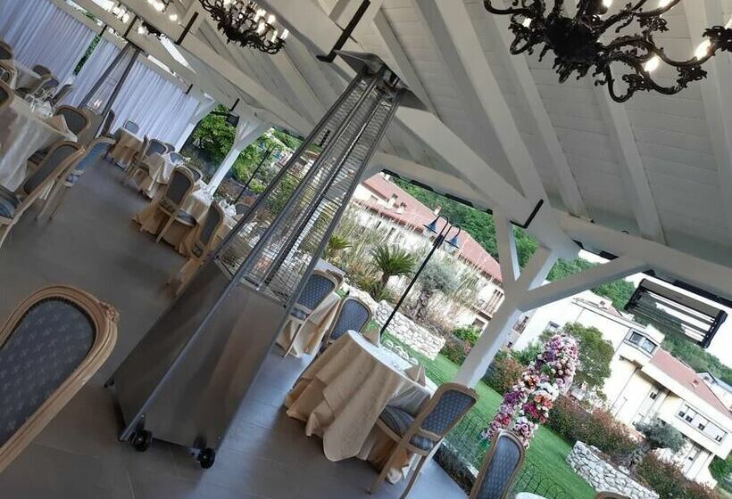 簡易ホテル Albergo La Perla Della Valle