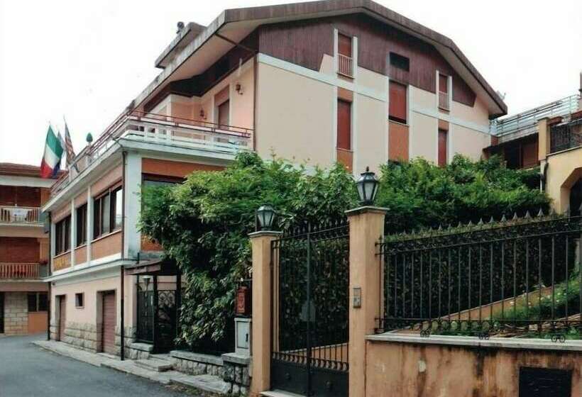 簡易ホテル Albergo La Perla Della Valle