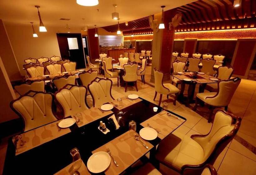 فندق Bhavanam Regency