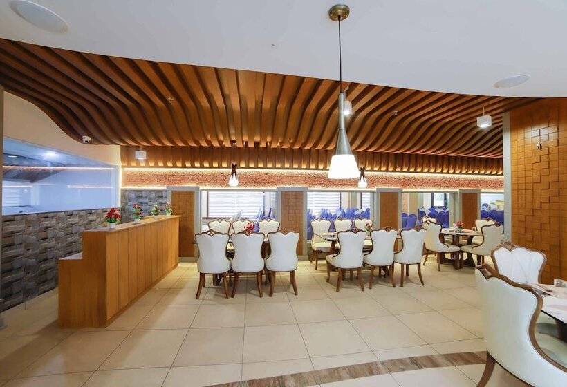 فندق Bhavanam Regency