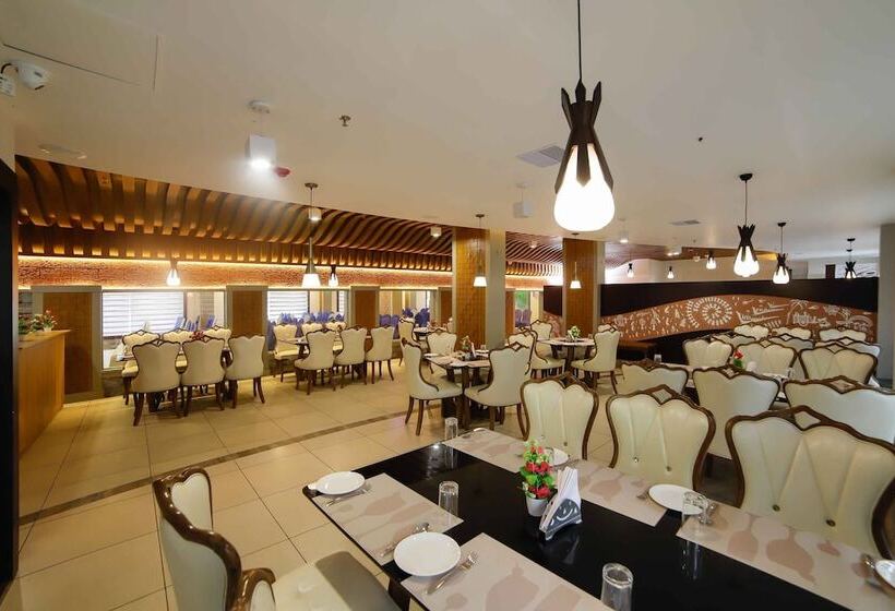 فندق Bhavanam Regency