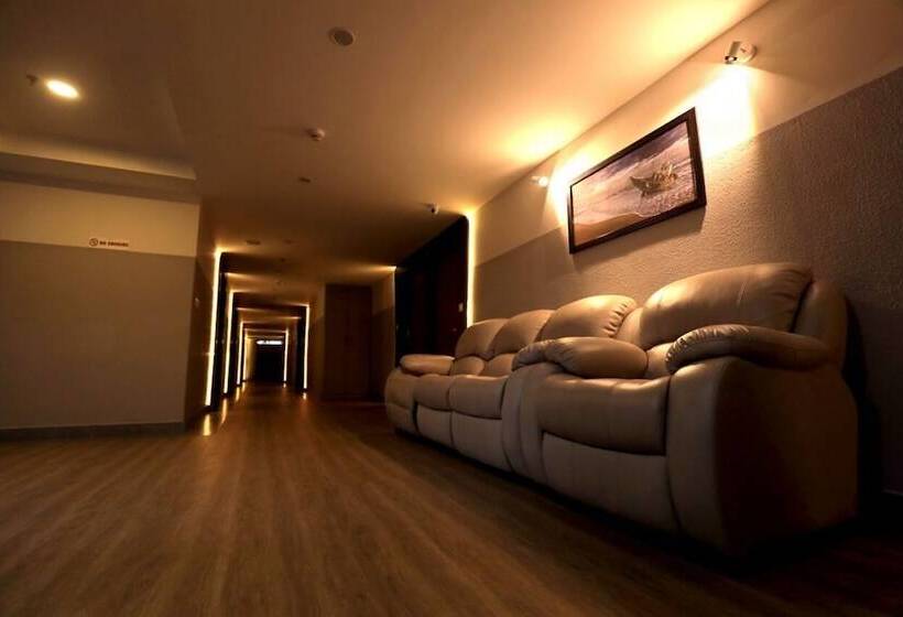 فندق Bhavanam Regency