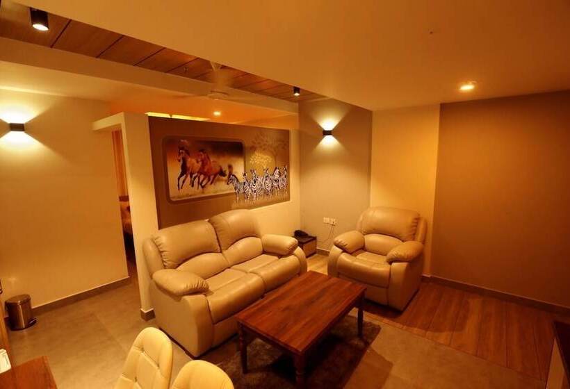 فندق Bhavanam Regency