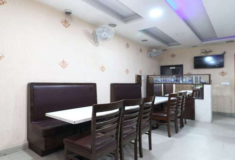 فندق Singh's 11 By Oyo Rooms