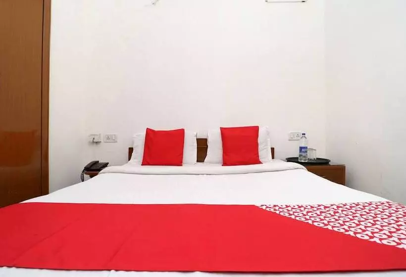 ホテル Singh's 11 By Oyo Rooms