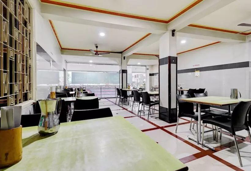 Hotelli Spot On 45551 Surya Lodge