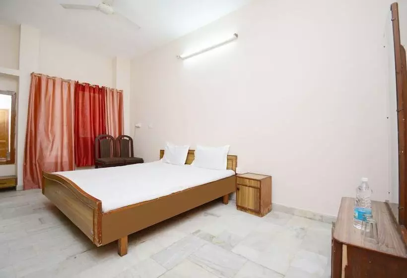 ホテル Tanveer By Oyo Rooms