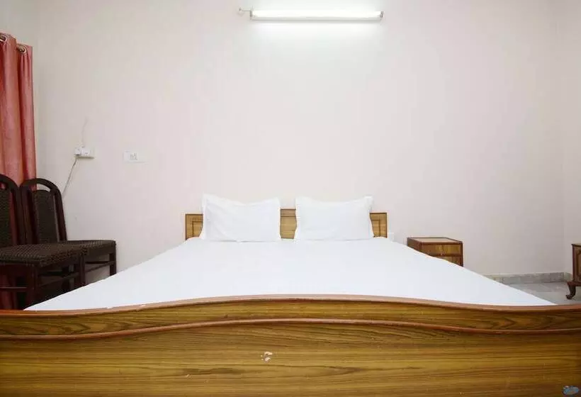 ホテル Tanveer By Oyo Rooms