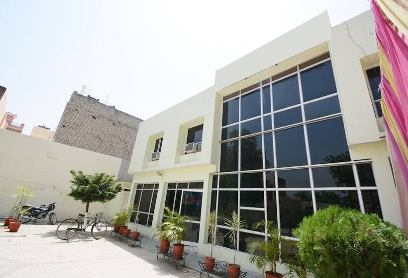 호텔 Tanveer By Oyo Rooms