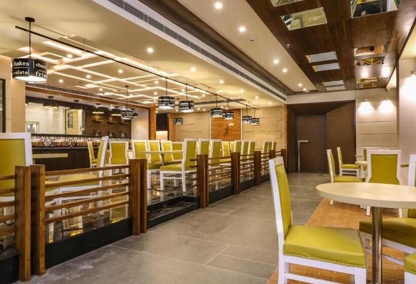 호텔 The Grand Asansol