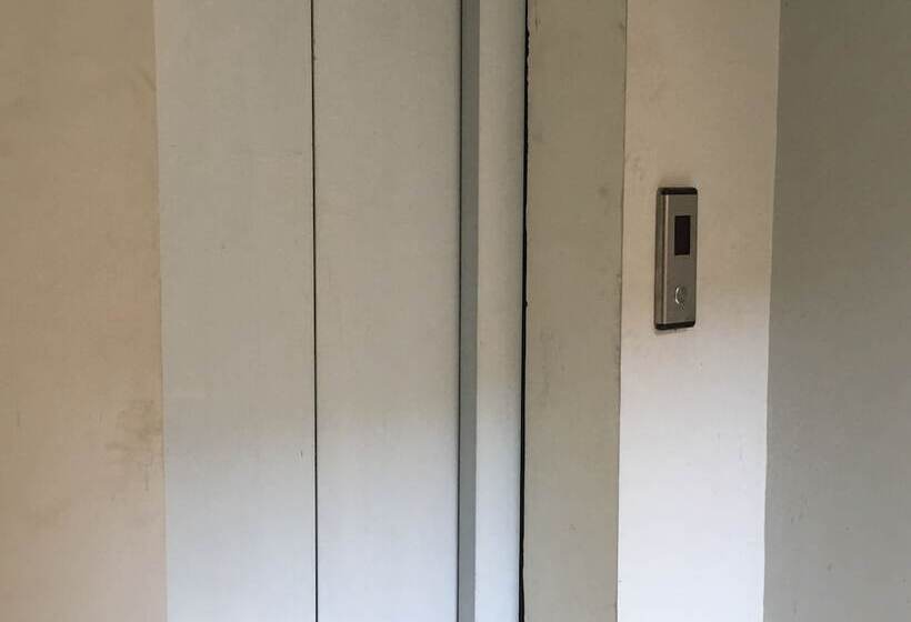 בית מלון כפרי White House