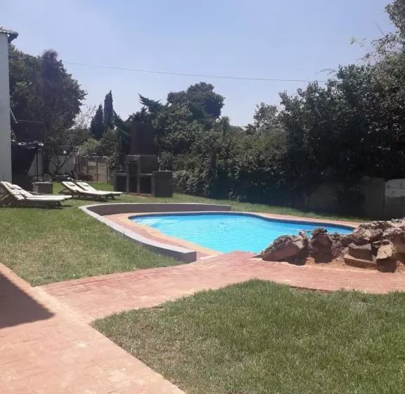 Majatalo Ecotel Southgate