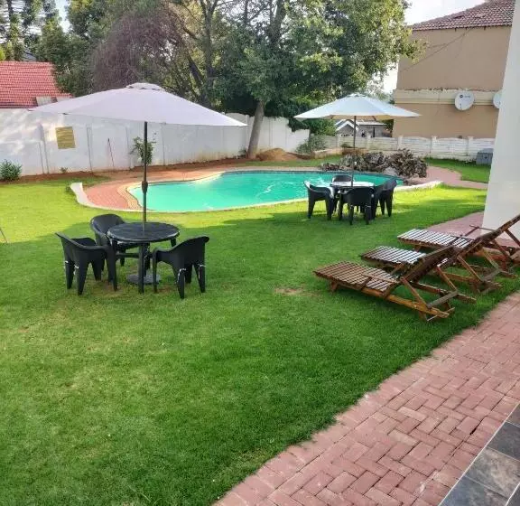 Majatalo Ecotel Southgate