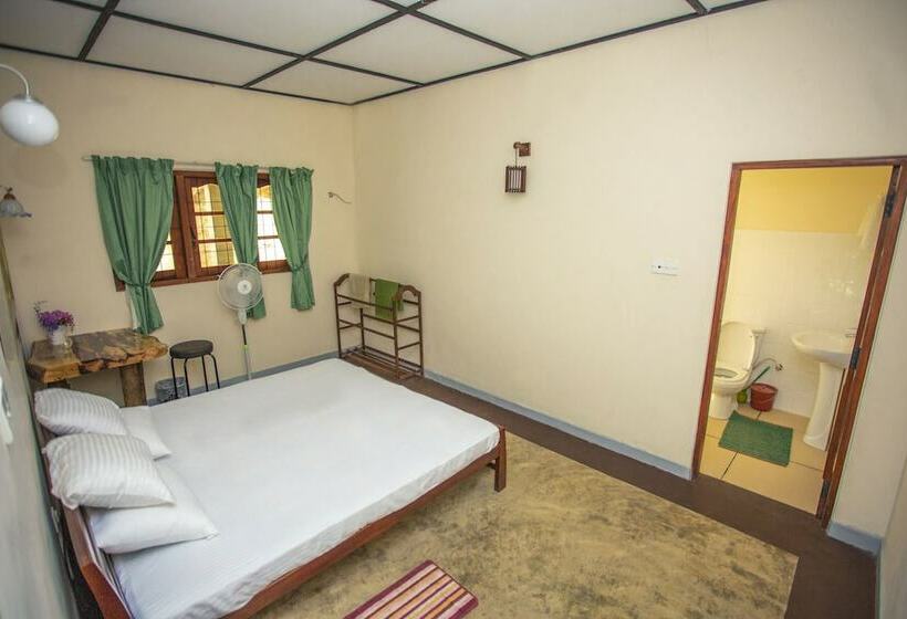 Пансион The Hilltop Eco Homestay