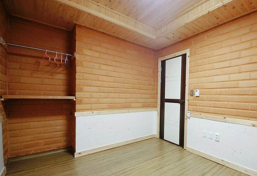 Reed House Hanok Pension