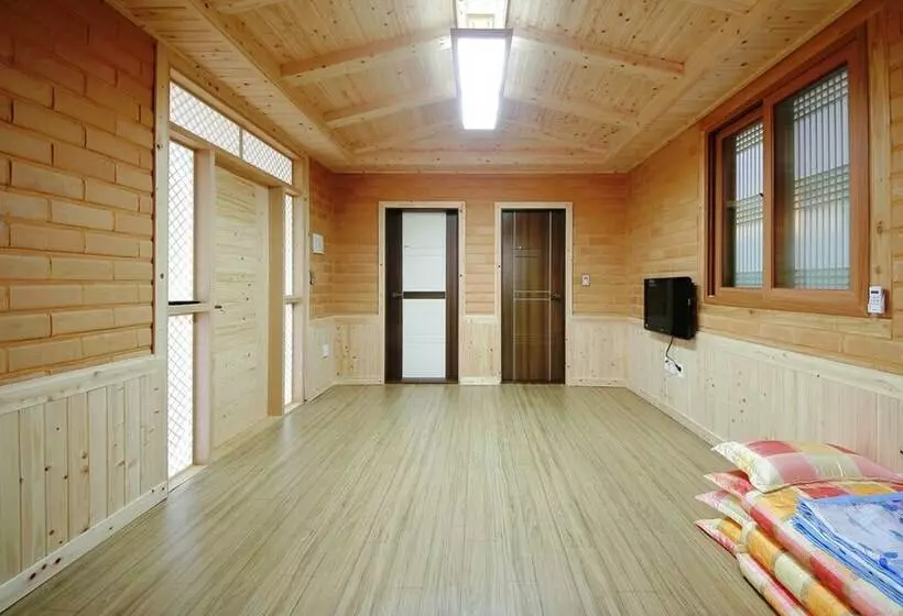 Reed House Hanok Pension