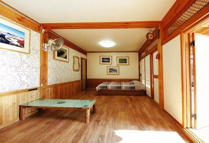 Reed House Hanok Pension