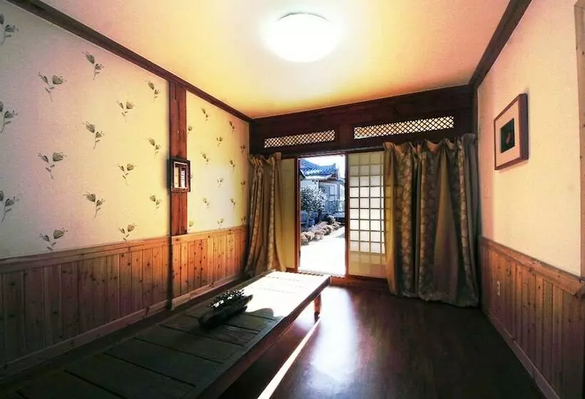 Reed House Hanok Pension