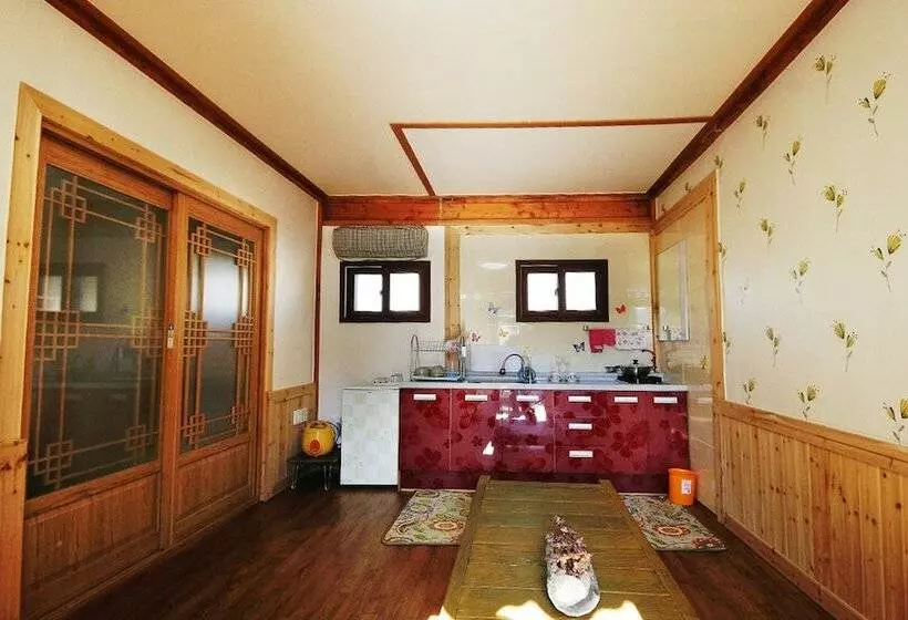 Reed House Hanok Pension