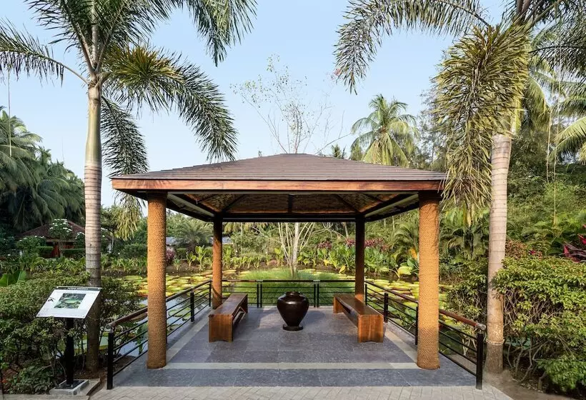 リゾートホテル Rvr Sarovar Portico Dindi