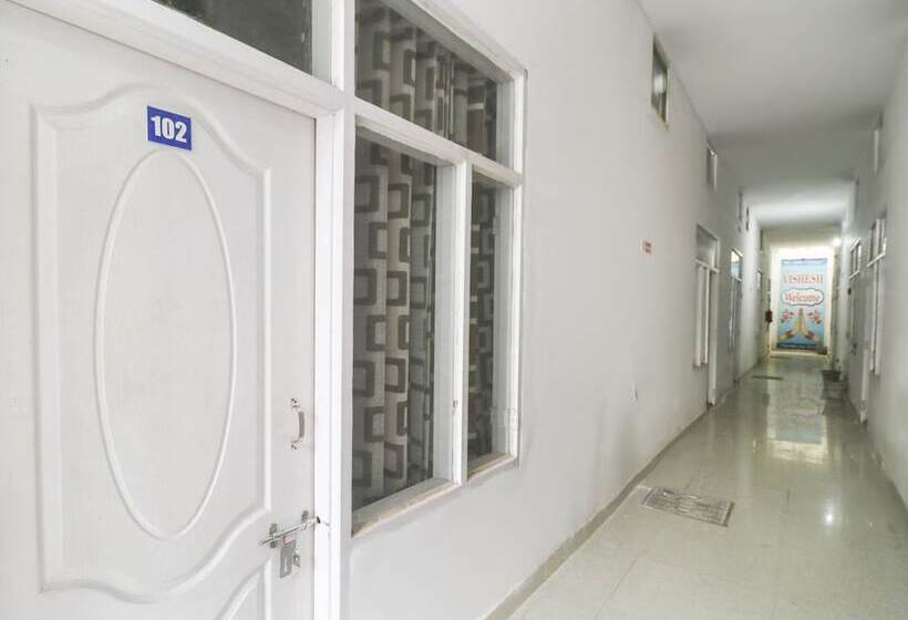 Spot On 47436 Motel Vishesh